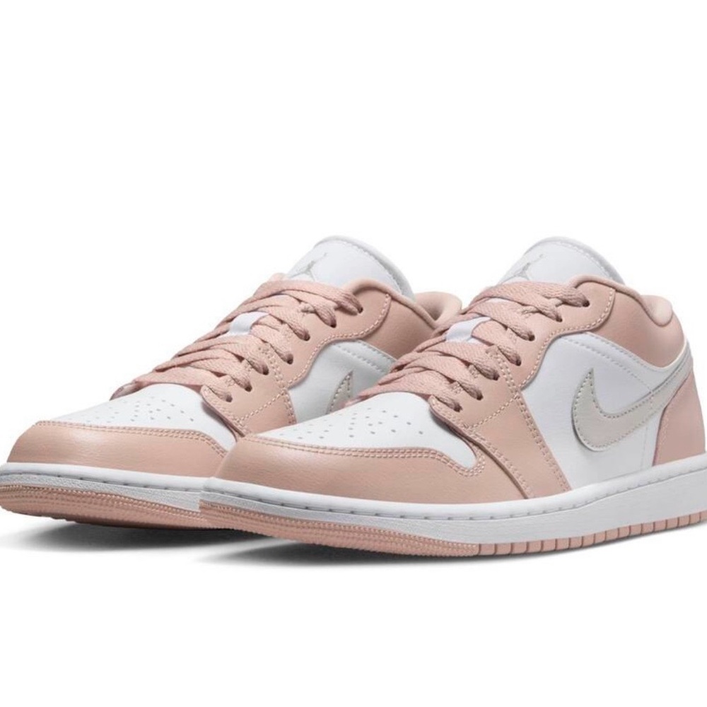 Nike Women's white light bone beige particule Sneakers